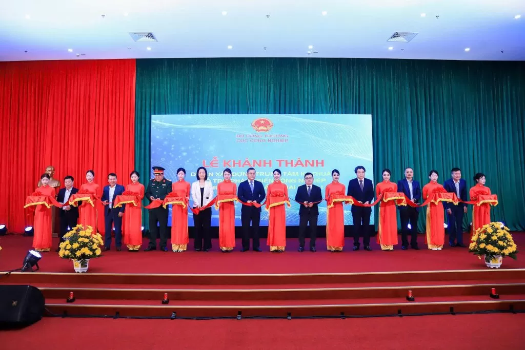 Vina Electric tham gia khánh thành Trung tâm Kỹ thuật hỗ trợ phát triển công nghiệp phía Bắc và hội thảo “Phát triển chuỗi cung ứng nội địa hướng đến tăng trưởng hai con số trong kỷ nguyên mới”
